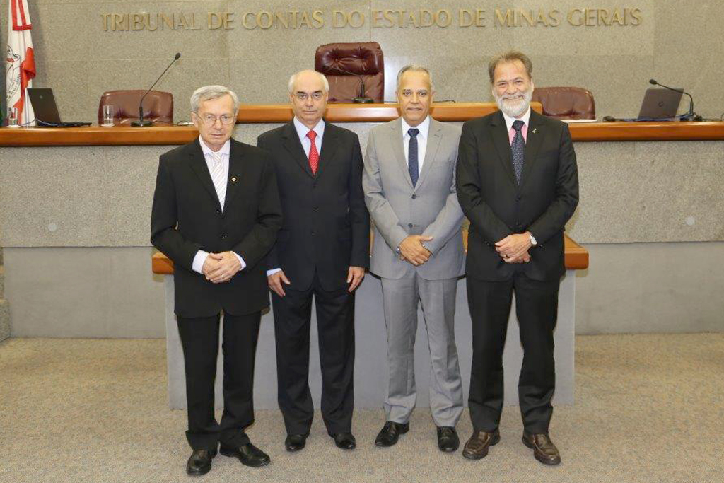 Conselheiros José Viana, vice-presidente eleito; Mauri Torres, presidente eleito; Gilberto Diniz, corregedor eleito; e Durval Ângelo, ouvidor eleito