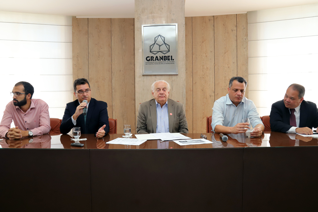 Mesa de honra da reunião (Foto: Thiago Rios Gomes)