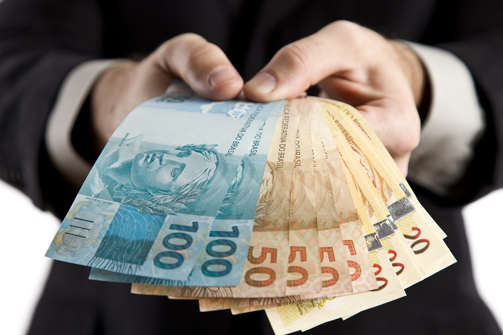 Prefeitos que extrapolaram o limite de gastos com pessoal serão intimados pelo TCEMG e correm o risco de não receber transferências voluntárias