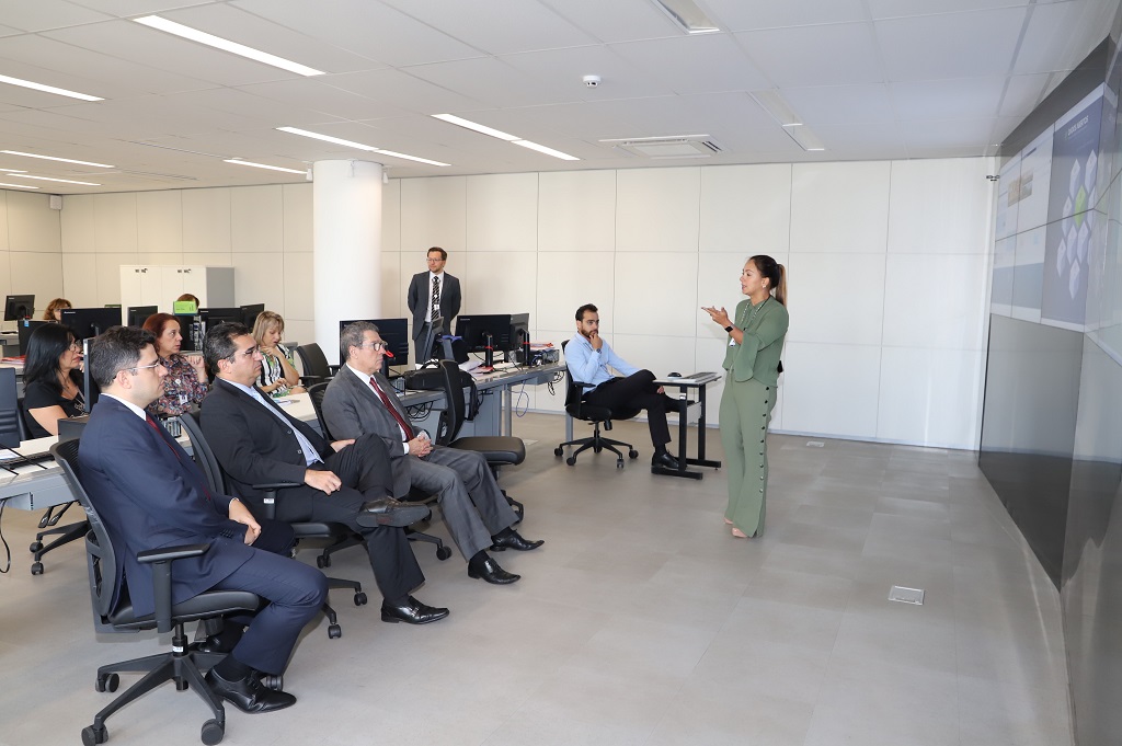 Diretora de Tecnologia da Informação do TCE, Cristiana Siqueira, fala sobre o produto dados abertos (Foto: Luiz Gustavo Ribeiro)