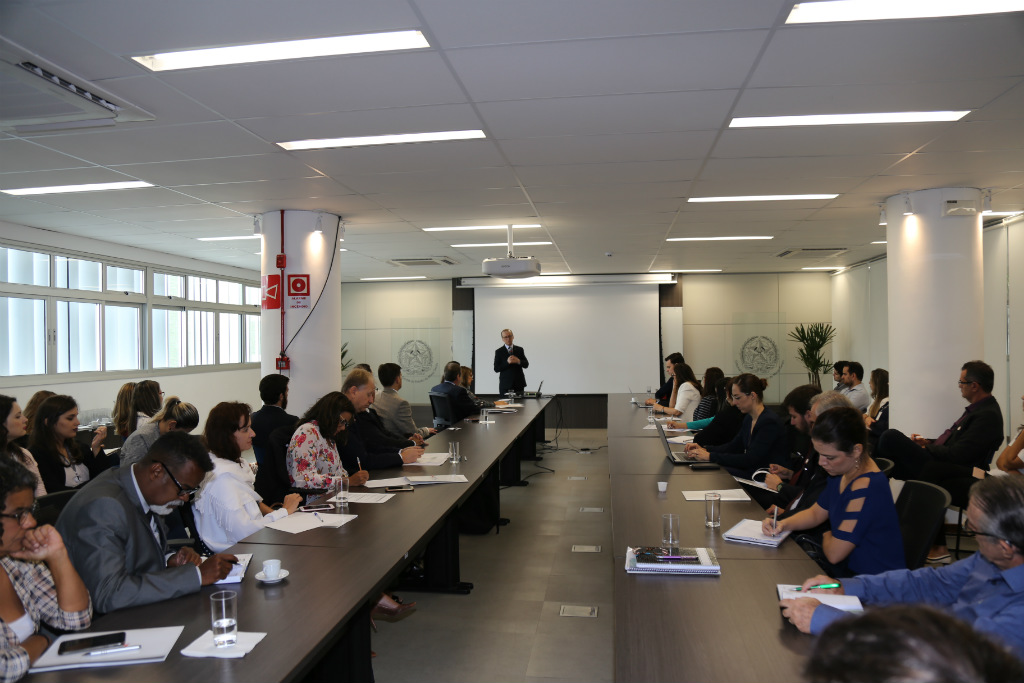 Representantes dos tribunais de contas brasileiros debatem sobre projeto de governança descentralizada
