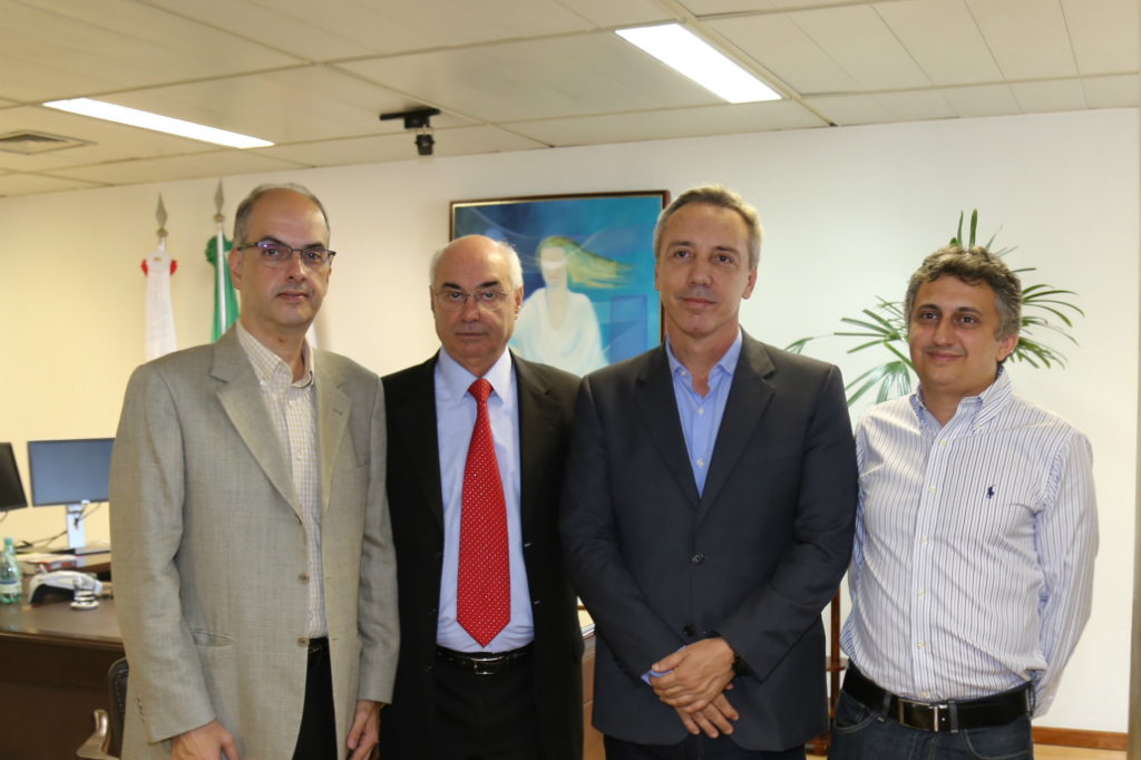 Presidente Mauri Torres se reúne com diretores da Associação Mineira de Rádio e Televisão - foto Lucas Borges
