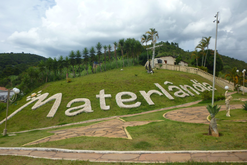 https://commons.wikimedia.org/wiki/File:Materlândia_Mg_Brasil  - (marcada no Google para reutilização)