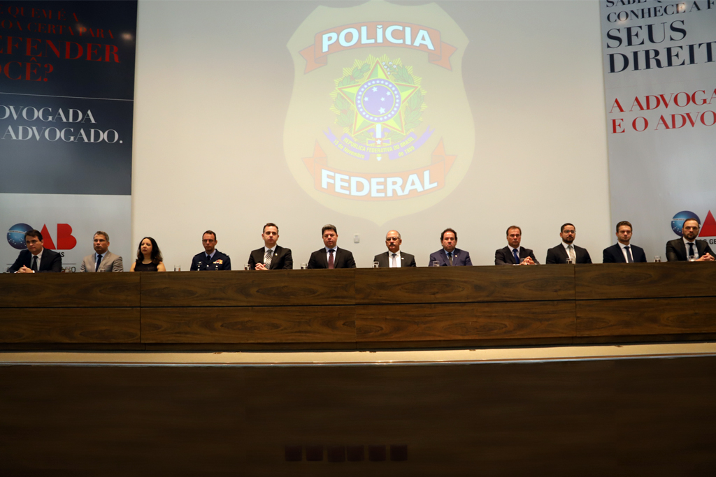 Mesa de honra da solenidade (Foto: Thiago Rios Gomes)