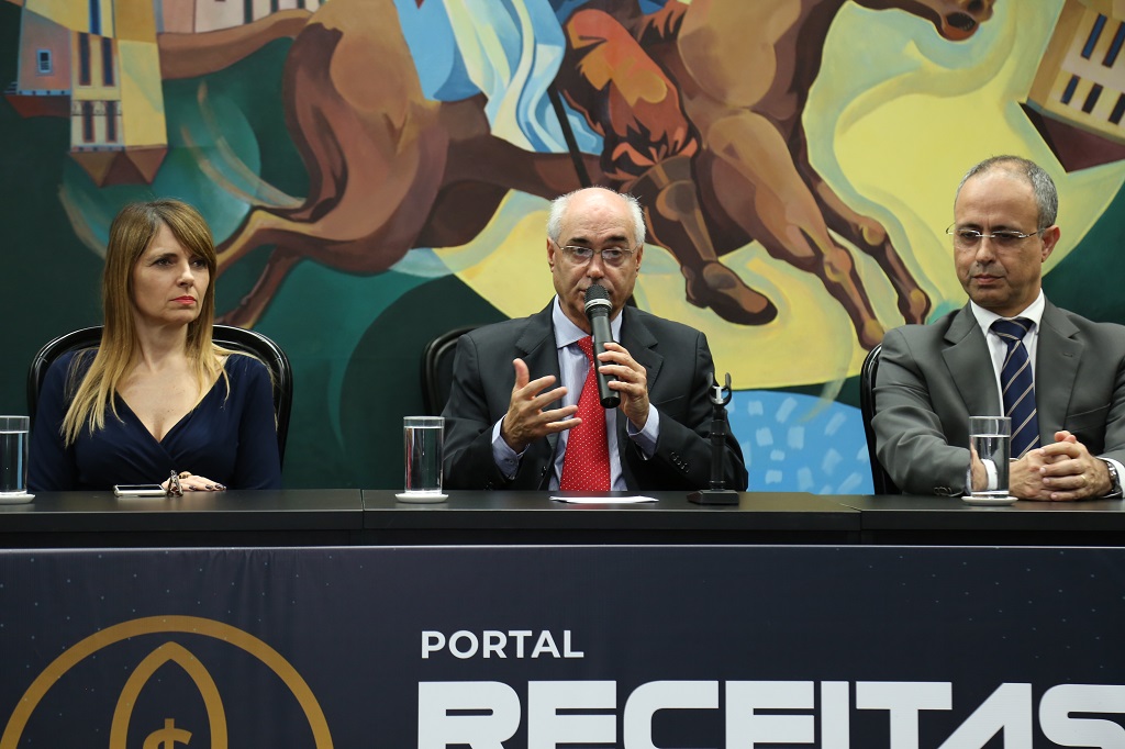 Presidente Mauri Torres participa de lançamento do Portal Receitas - foto Karina Camargos Coutinho