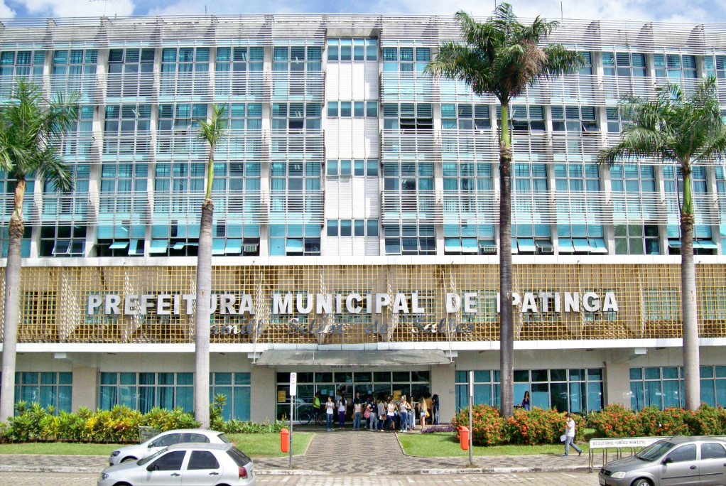 Fachada da Prefeitura de Ipatinga - Wikipedia (marcada para reutilização no Google)