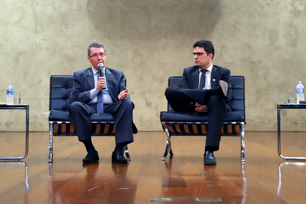 O chefe de gabinete da Presidência do TCE, Carlos Alberto Pavan Alvim e o controlador-geral do Estado, Rodrigo Fontenelle - Foto: Thiago Rios