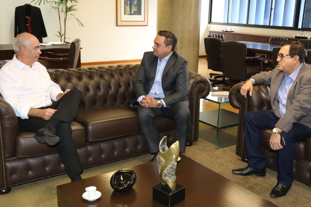 Presidente Mauri Torres se reúne com deputado estadual Rafael Martins - foto Lucas Borges