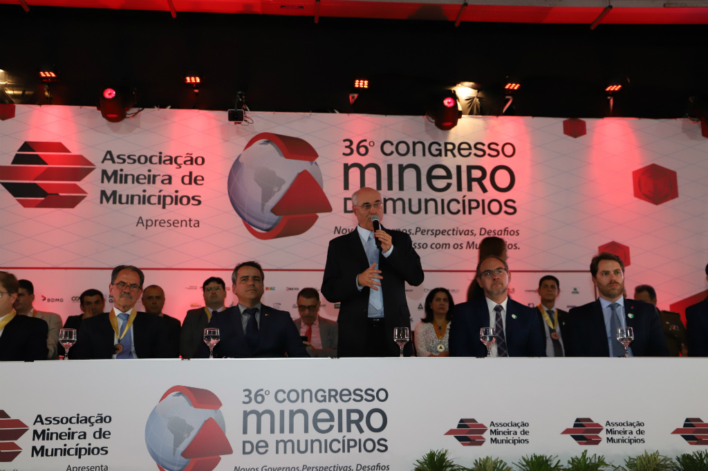 Presidente Mauri Torres discursa durante abertura do 36º Congresso da AMM