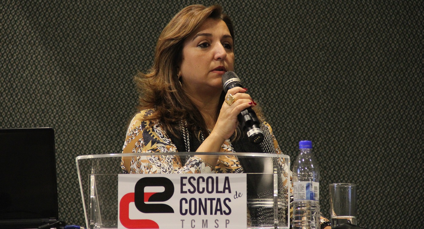 Servidora do TCEMG, Ana Paula Maia - Foto: TCMSP