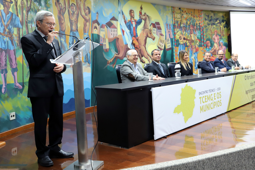 O vice-presidente do TCEMG abriu o Encontro (Foto: Thiago Rios Gomes)
