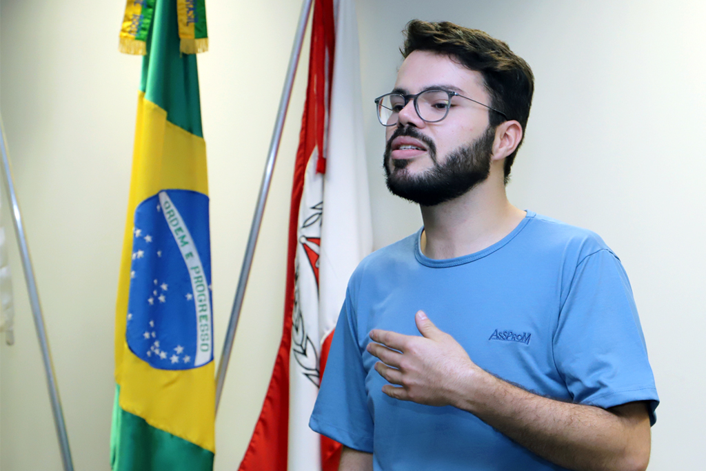 A palestra do doutor Gustavo aconteceu no auditório da Escola de Contas (Foto: Thiago Rios Gomes)