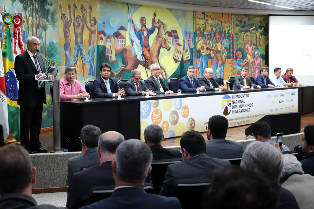 O presidente do TCEMG participou da abertura do encontro (Foto: Thiago Rios Gomes)