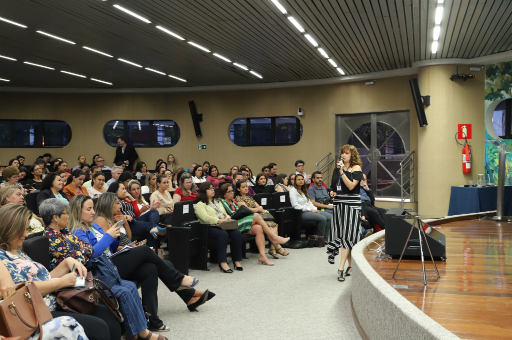 Servidora do TCEMG, Ana Elisa de Oliveira, encerra o evento. ( Foto: Alda Clara)