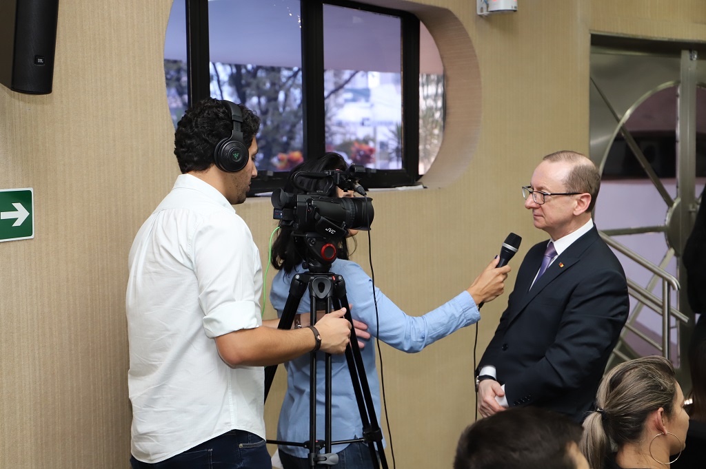 O conselheiro do Tribunal de Contas do Estado do Rio Grande do Sul (TCERS), Cezar Miola, foi um dos entrevistados pela TV TCE (Foto: Lucas Borges)