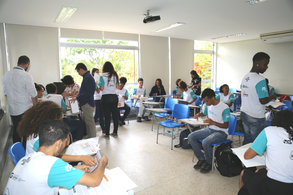 Alunos da Escola do Sebrae-MG durante realização do 