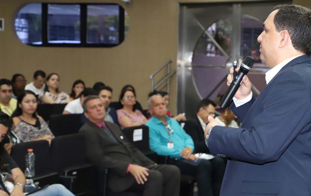 Thiago Costa Fernandes, terceiro palestrante da tarde, analisou a Portaria número 464/2018 - Foto: Luiz Gustavo Ribeiro