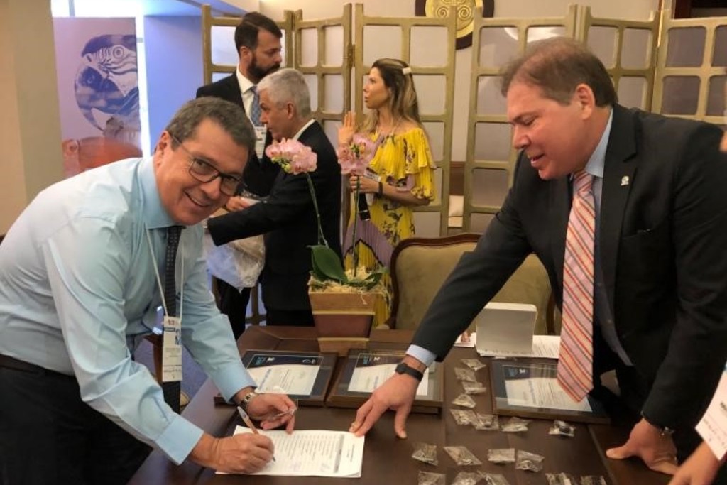 Chefe de gabinete Carlos Pavan recebe token com resultado do MMD