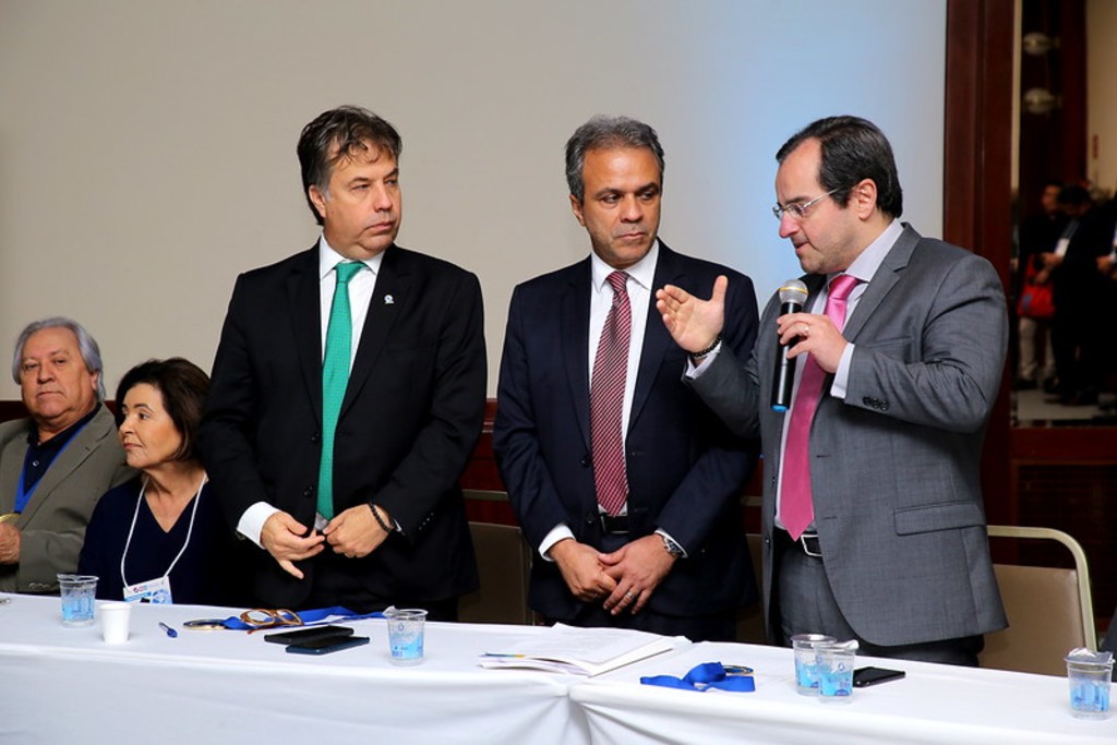 Conselheiros Fábio Nogueira, presidente da Atricon, Edilson de Sousa, presidente do Conselho Nacional dos Presidentes dos Tribunais de Contas (CNPTC), e Ivan Bonilha, presidente do IRB. (Foto site do IRB)