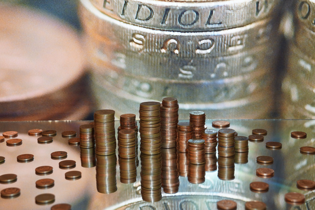 foto ilustrativa de uso livre, retirada do site https://pixabay.com/pt/photos/moedas-moeda-investimento-seguro-1523383/ 