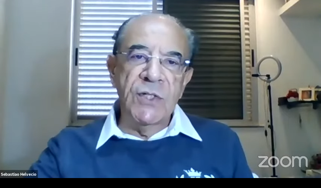 Conselheiro Sebastião Helvecio durante sua apresentação no encontro 