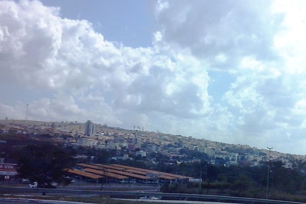 imagem ilustrativa de uso livre, retirada da internet site: https://commons.wikimedia.org/wiki/File:Vista_parcial_de_Vespasiano_MG.jpg