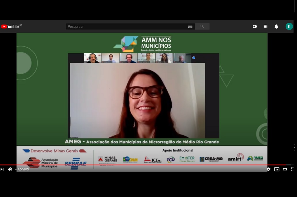 A diretora Simone Reis de Oliveira no momento de sua apresentação on-line