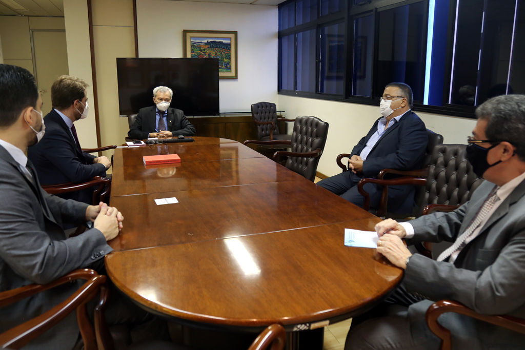 A reunião aconteceu no Salão Nobre do TCEMG (Foto: Thiago Rios Gomes) 