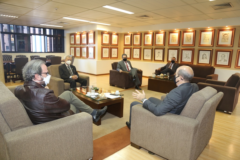 Direção do TCEMG em reunião com integrantes do Sebrae/MG