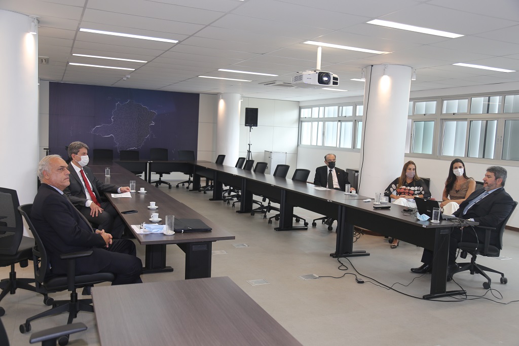 Presidente do Tribunal de Contas e diretor da Faculdade de Direito da UFMG  debatem cooperação técnica - Tribunal de Contas do Estado de Minas Gerais /  TCE-MG