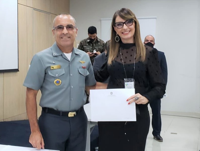 Vice-almirante Paulo Renato Rohwer Santos e a procuradora-geral Elke Andrade Soares de Moura
