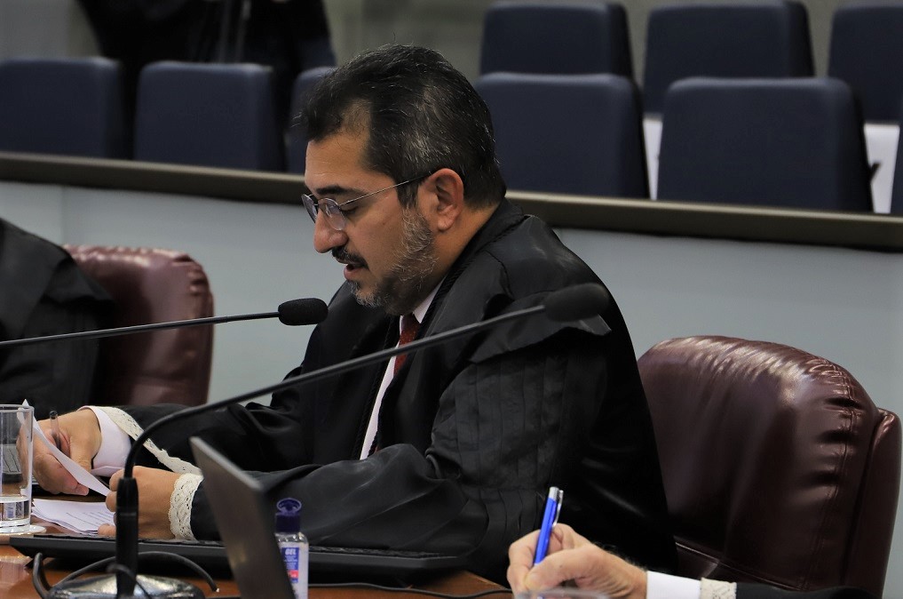 Conselheiro Cláudio Terrão durante sessão do Pleno (foto de arquivo)