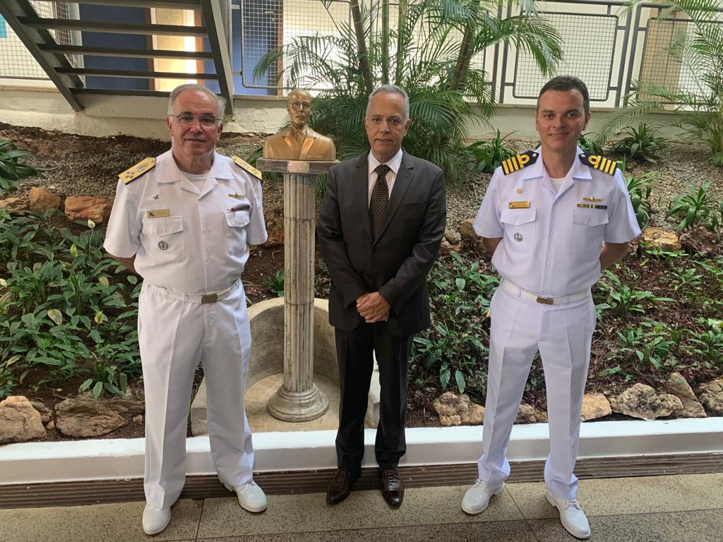 Almirante Leonardo Puntel, conselheiro Gilberto Diniz e capitão de mar e guerra Vieira Barros