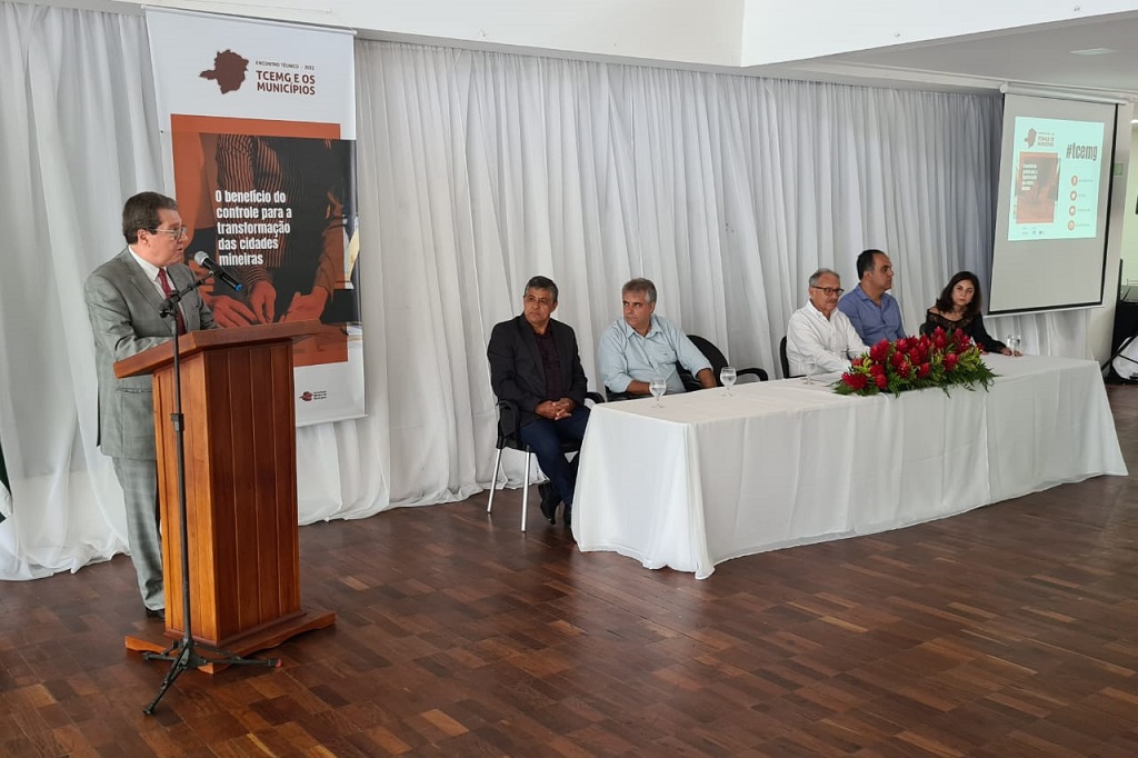 O chefe de gabinete da Presidência, Carlos Alberto Pavan, durante abertura do Encontro Técnico em Leopoldina (Foto: Hernando Garcia)
