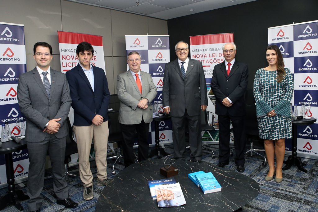 A Nova Lei de Licitações foi o tema dos debates (Foto: Thiago Rios Gomes) 