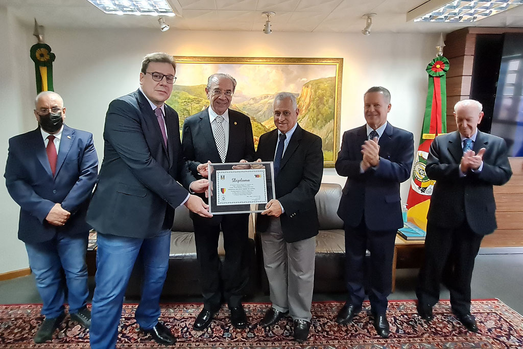 Vice-presidente do TCEMG participa de encontro internacional na UFMG -  Tribunal de Contas do Estado de Minas Gerais / TCE-MG