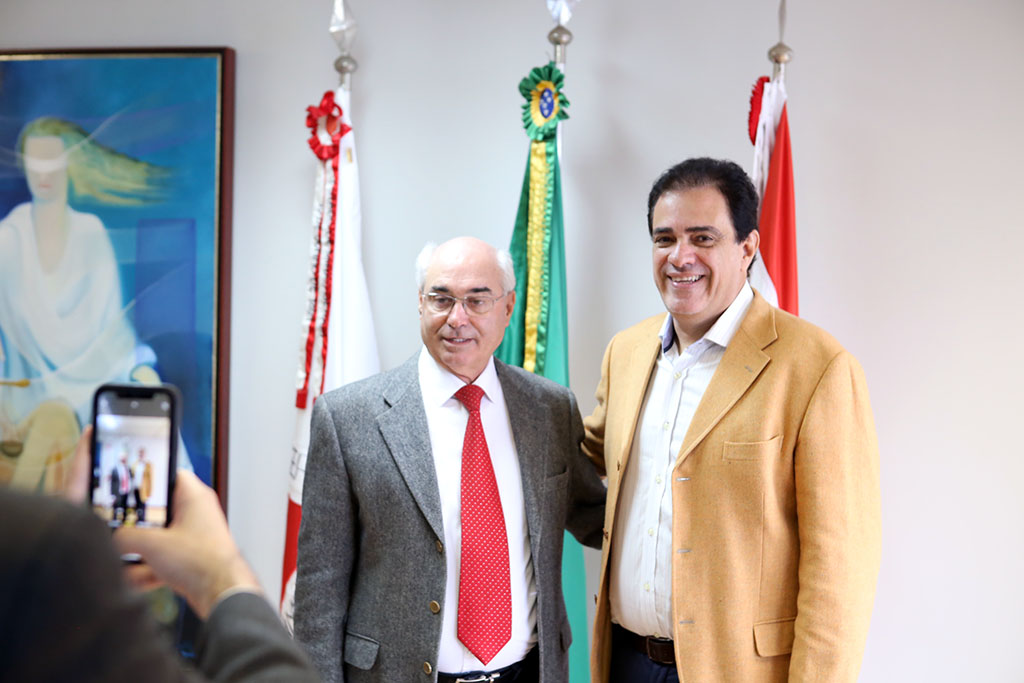 O subscretário Felipe Attiê (dir) e o presidente Mauri Torres (esq) - Foto: Fred La Rocca 