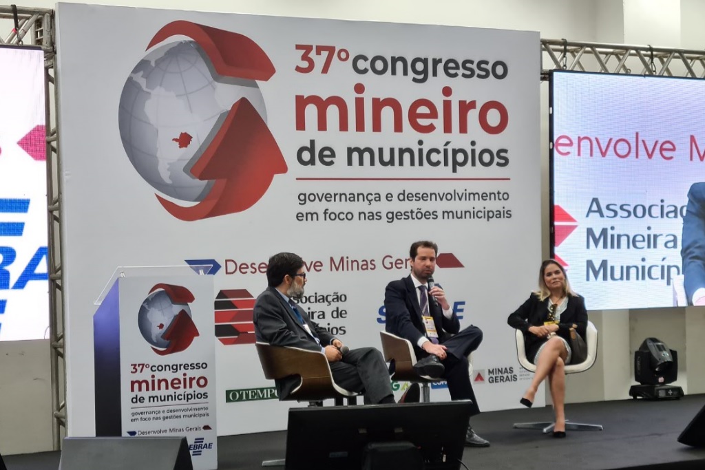 Professores da UFMG e da Universidade de Lisboa debatem sobre análise  econômica do Direito – Escola de Contas