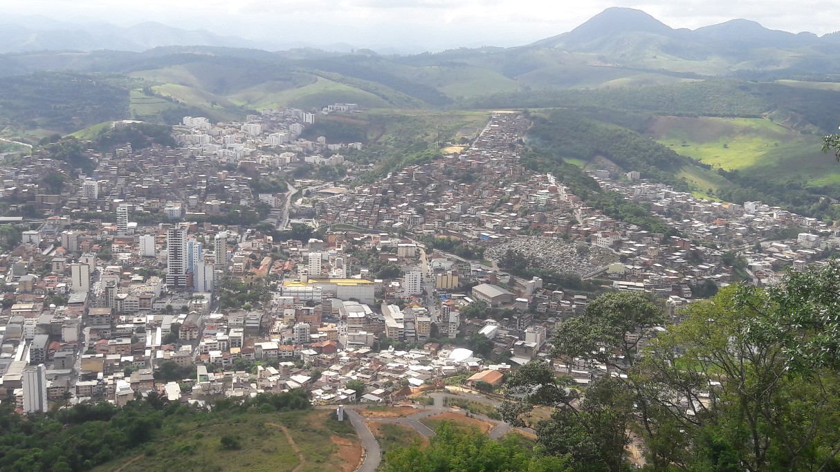 Visão Panorâmica de Manhuaçu (Foto: Emanuel Domingos / Wikimedia Commons)