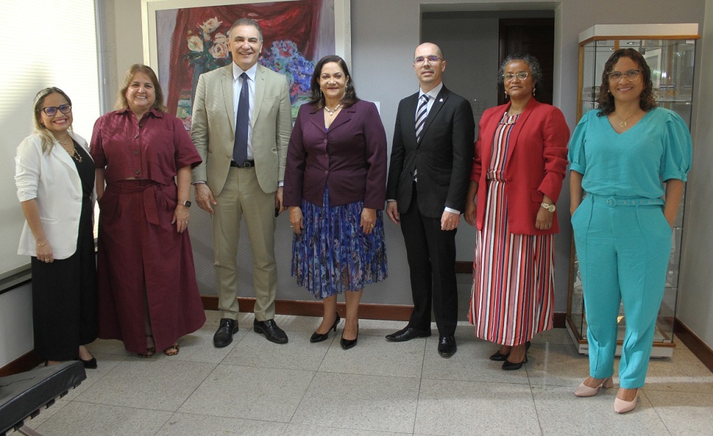 Membros do IE visitam colégio São Luiz - Instituto de Engenharia