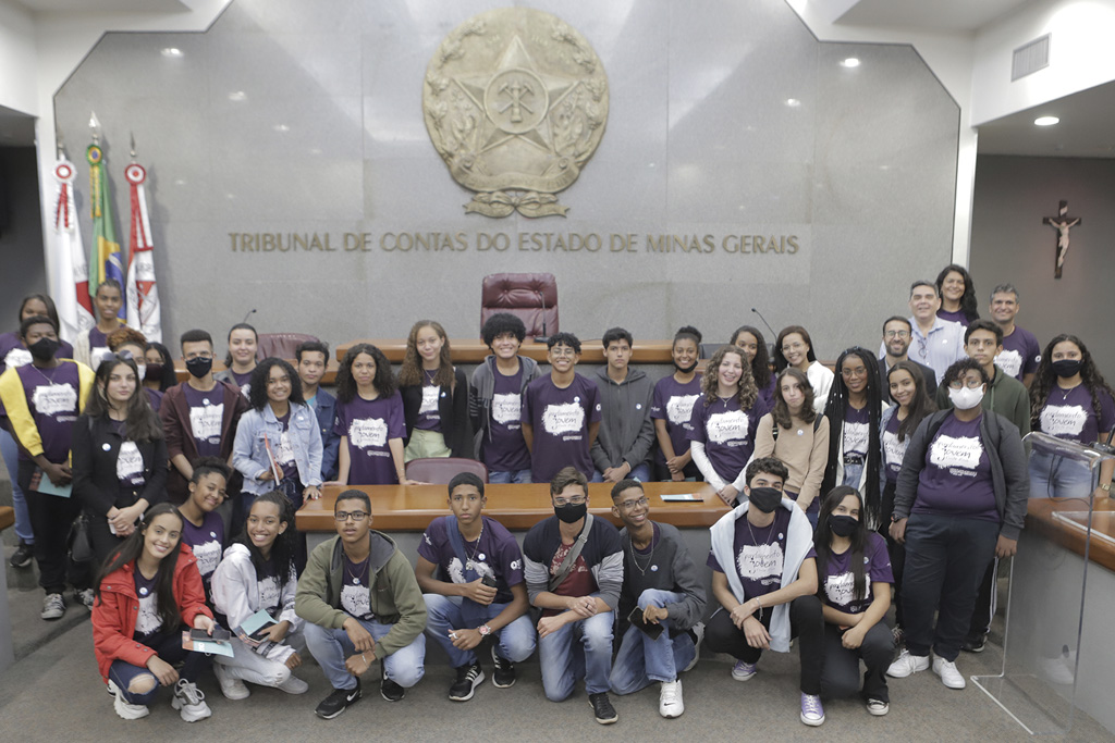 Visita Orientada das Estudantes do Colégio Estadual Costa Viana - Escola de  Cidadania