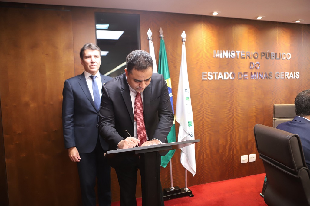Adonias Monteiro assina termo de cooperação técnica - Foto: Felipe Jácome