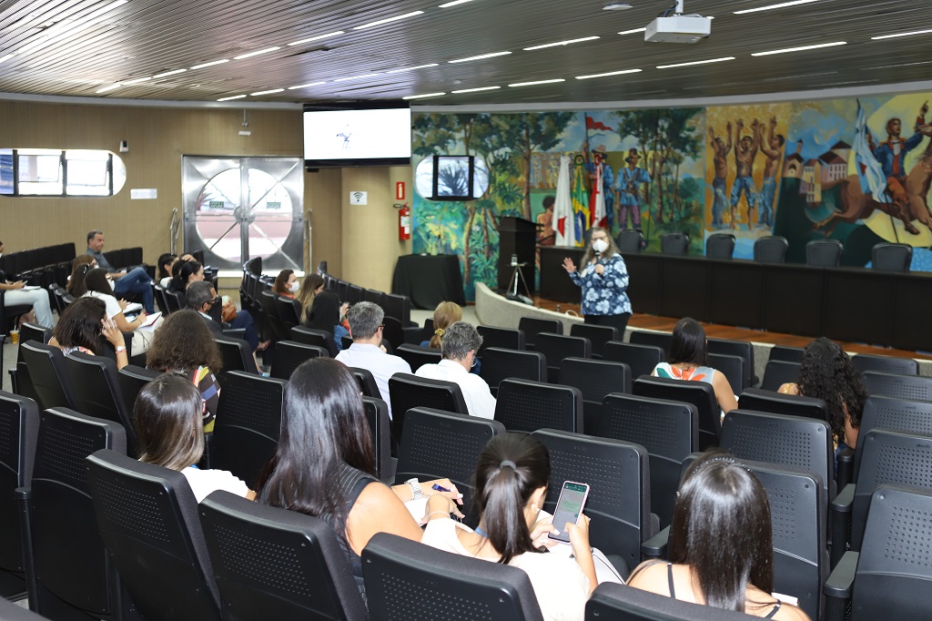 Parceria entre TCE e Receita Federal realiza curso sobre Fundos de  Políticas Públicas - Tribunal de Contas do Estado de Minas Gerais / TCE-MG