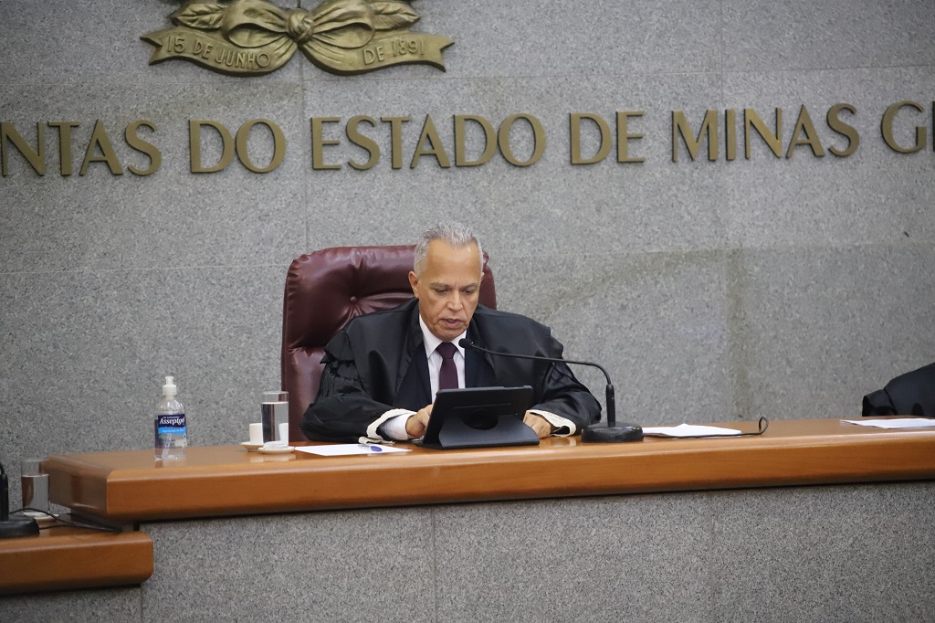 Vice-presidente do TCEMG participa de encontro internacional na UFMG -  Tribunal de Contas do Estado de Minas Gerais / TCE-MG