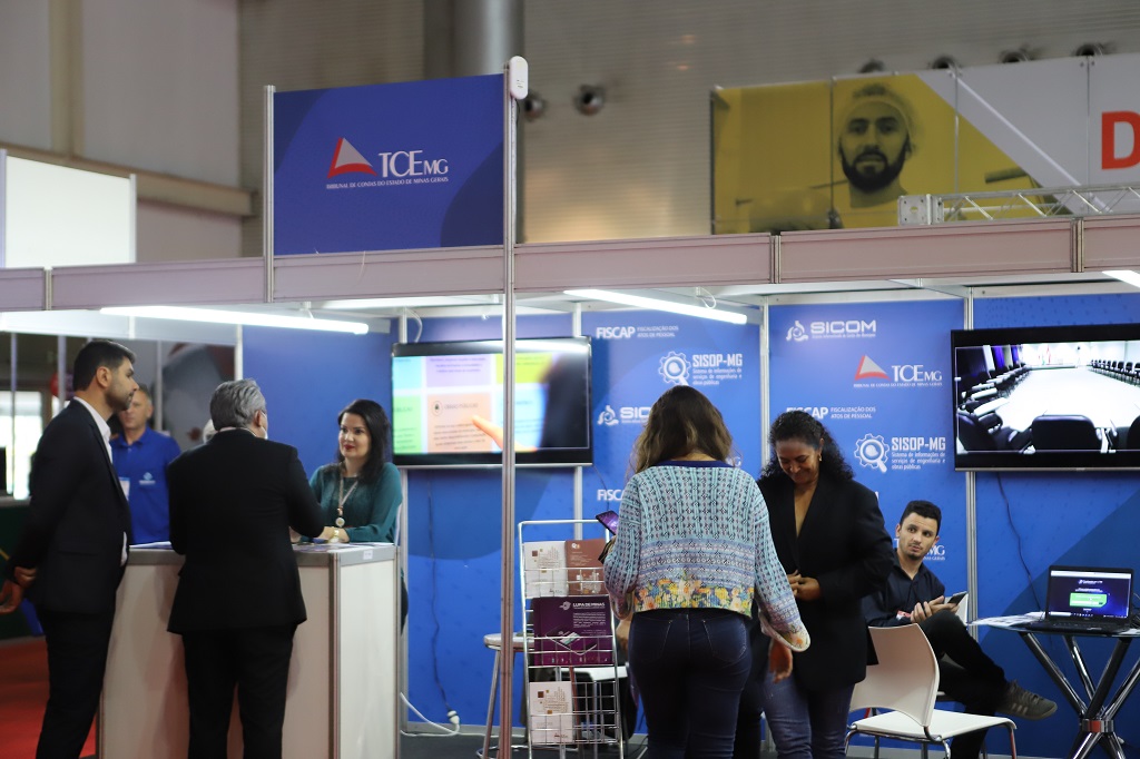 Estande do TCEMG durante congresso da AMM em 2022