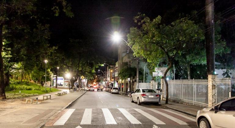 Imagem de uso livre retirada da internet: https://prefeitura.pbh.gov.br/noticias/prefeitura-ja-modernizou-95-da-iluminacao-publica-de-belo-horizonte