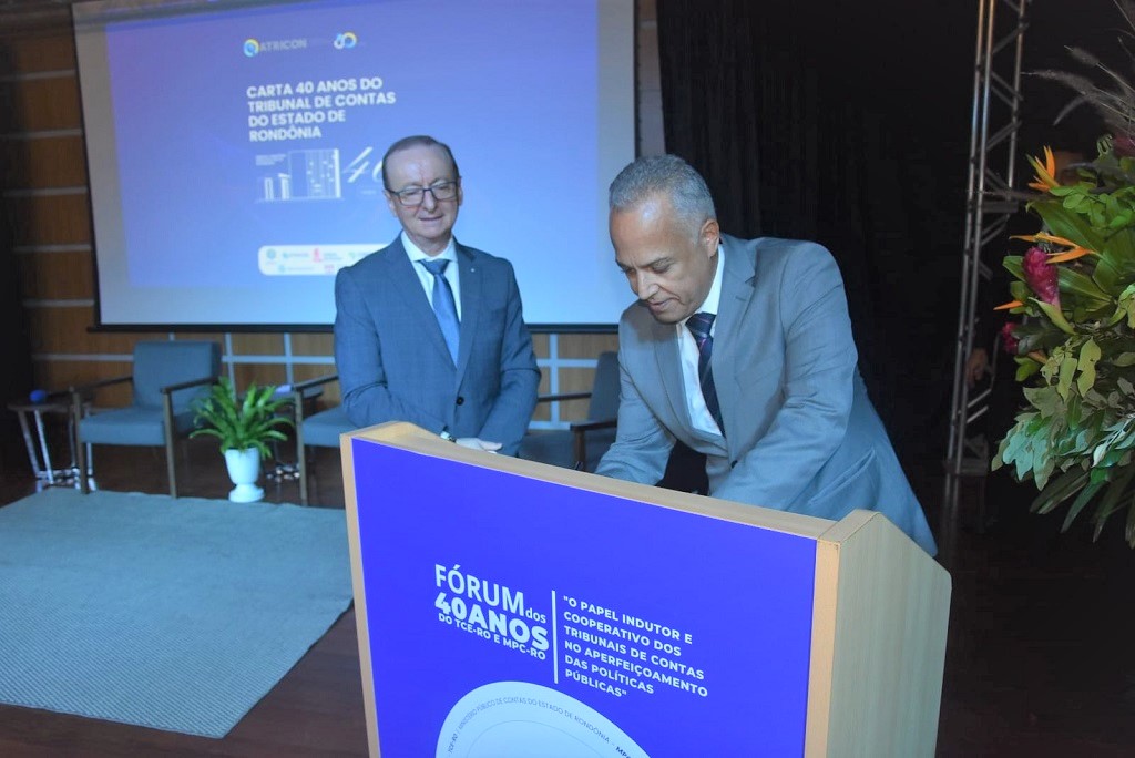 Presidente Gilberto Diniz assina termo de cooperação técnica com Atricon