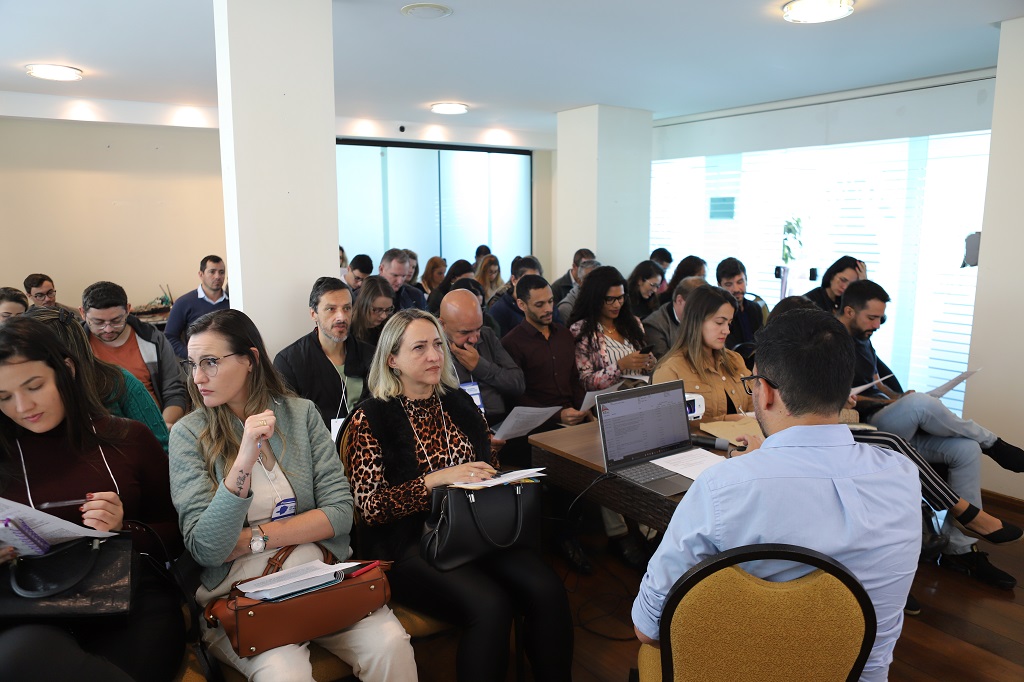 Professores da UFMG e da Universidade de Lisboa debatem sobre análise  econômica do Direito – Escola de Contas