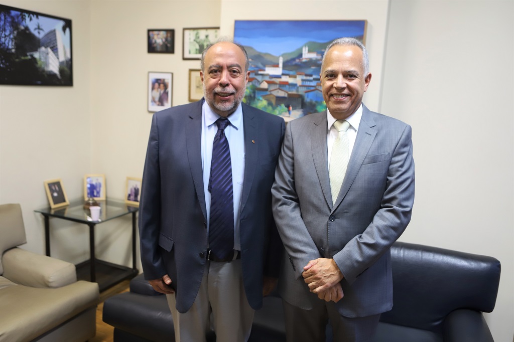 Presidente do Tribunal de Contas e diretor da Faculdade de Direito da UFMG  debatem cooperação técnica - Tribunal de Contas do Estado de Minas Gerais /  TCE-MG