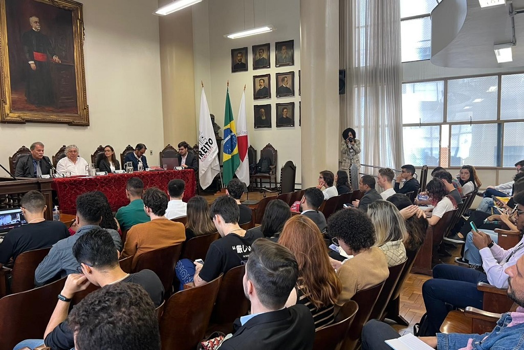 Vice-presidente do TCEMG participa de encontro internacional na UFMG -  Tribunal de Contas do Estado de Minas Gerais / TCE-MG